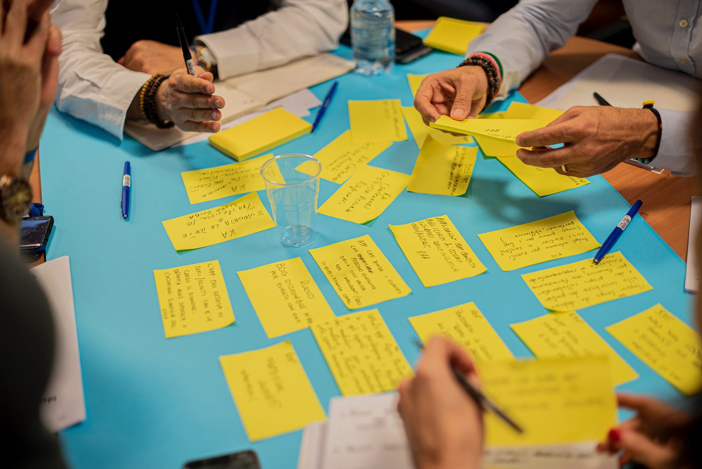 Workshop findings clustered on sticky notes